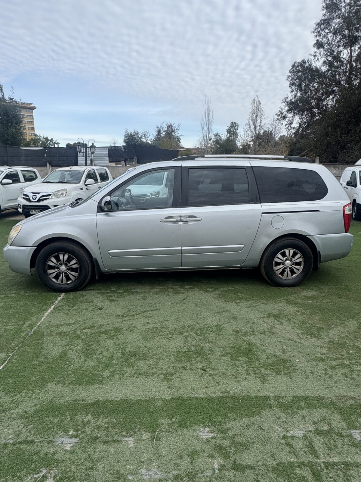 KIA GRAND CARNIVAL 2.9 2011 4