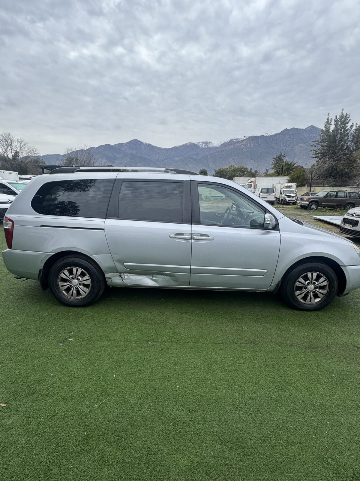 KIA GRAND CARNIVAL 2.9 2011 5